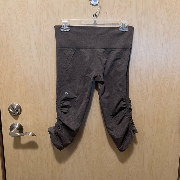 Lululemon capris - Picture 1 of 5